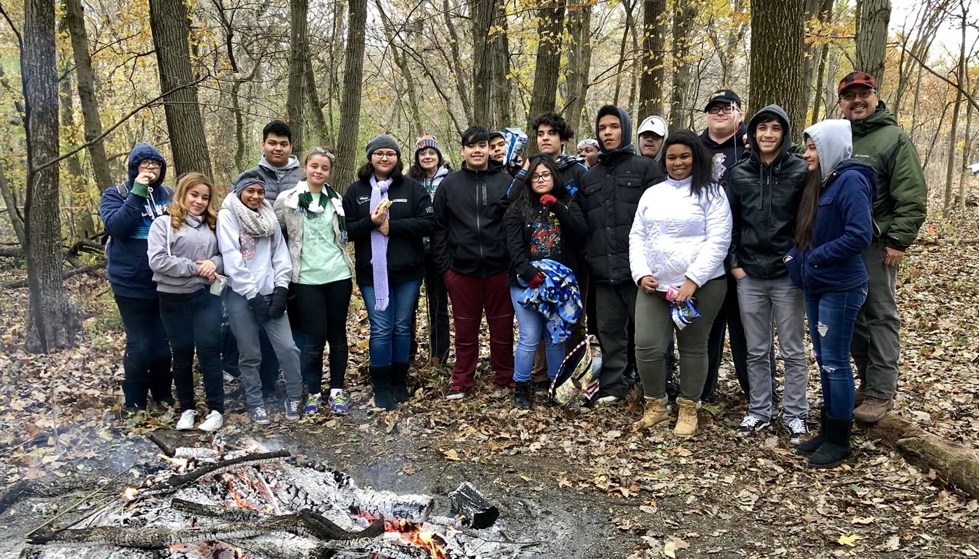 a group of high school volunteers at Busse Woods. Photo by Kris DaPra.