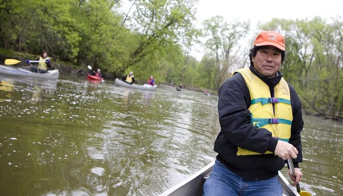 People canoeing and kayaking at Skokie Lagoons