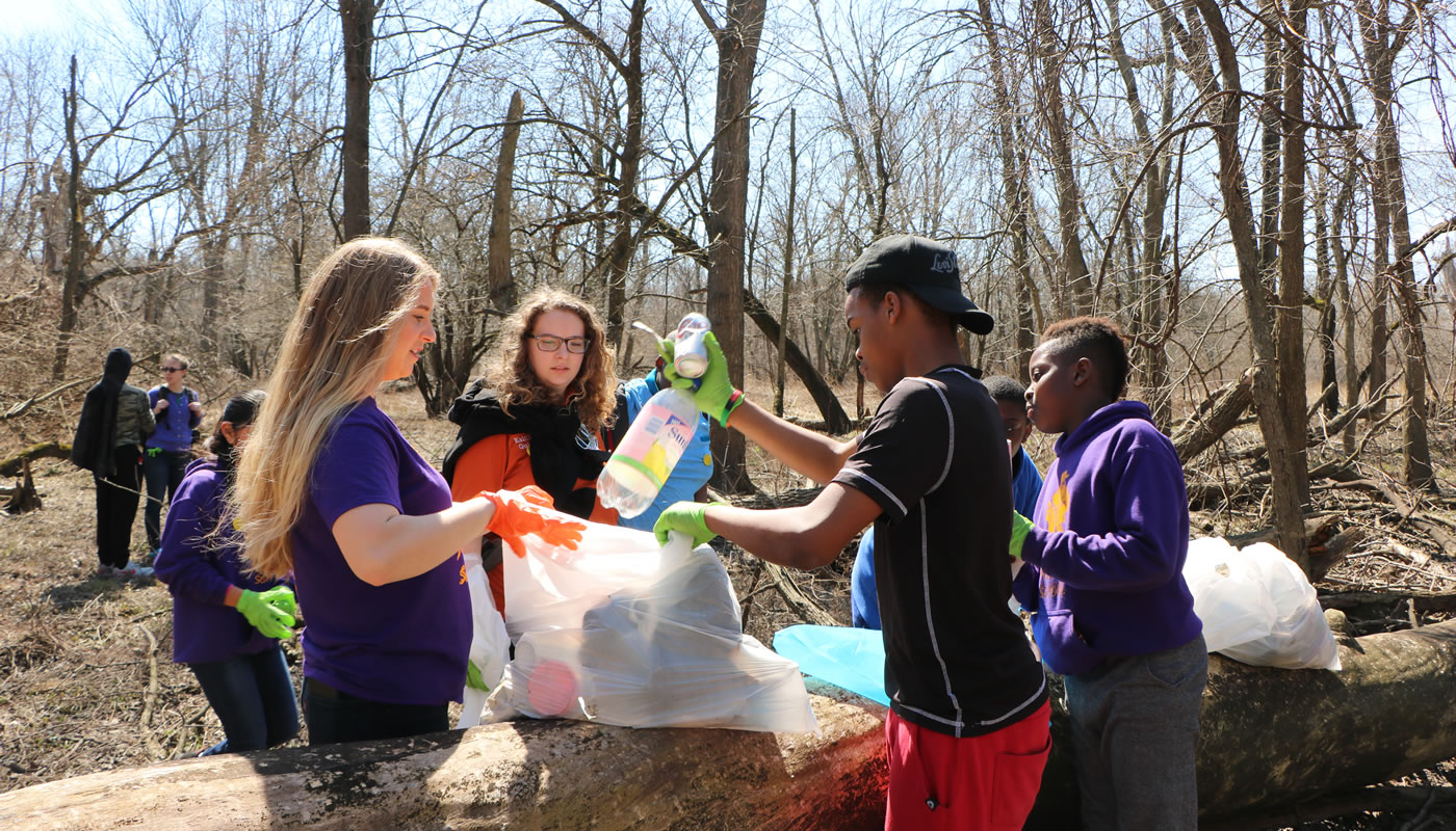 youth from Chicago Voyagers bag trash at Trailside Museum