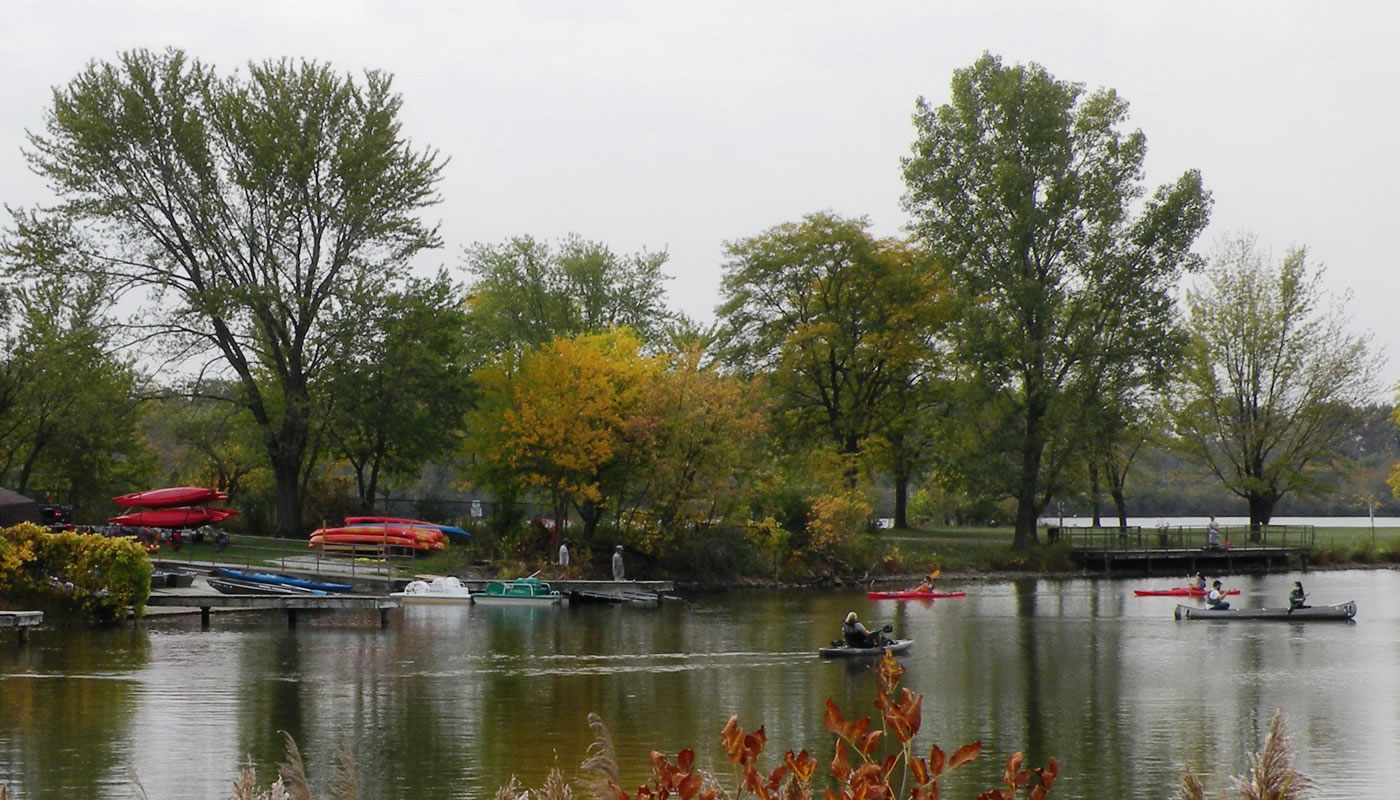 paddlers on Tampier Lake near the Tampier Lake Boating Center